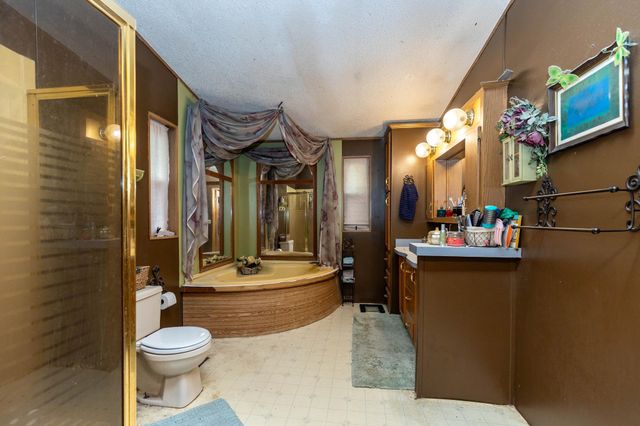 438 Saturn Ave, Salina, KS 67401