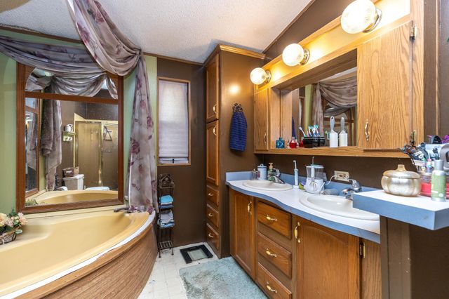 438 Saturn Ave, Salina, KS 67401
