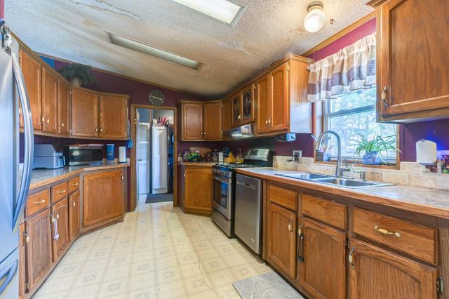 438 Saturn Ave, Salina, KS 67401