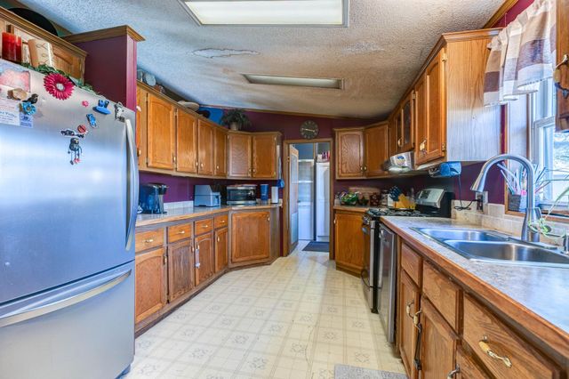 438 Saturn Ave, Salina, KS 67401