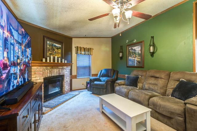 438 Saturn Ave, Salina, KS 67401