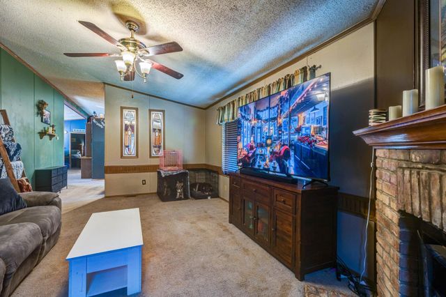 438 Saturn Ave, Salina, KS 67401