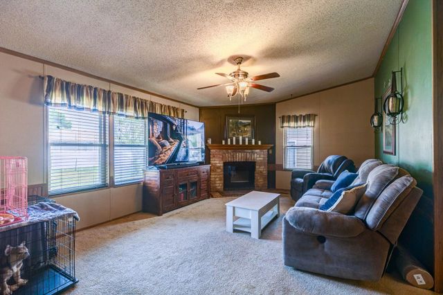 438 Saturn Ave, Salina, KS 67401