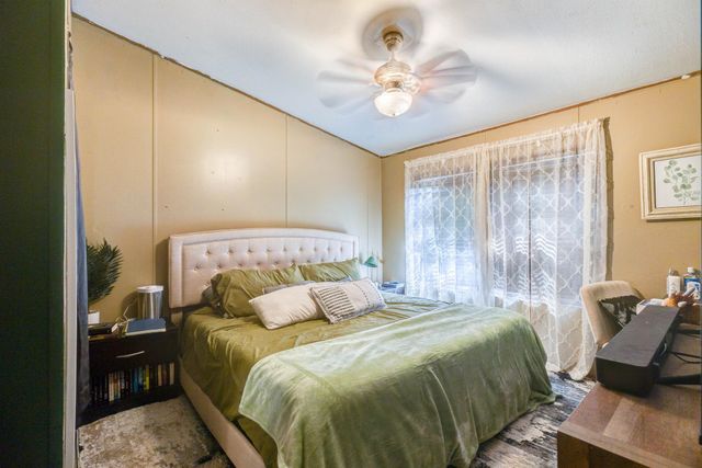 438 Saturn Ave, Salina, KS 67401