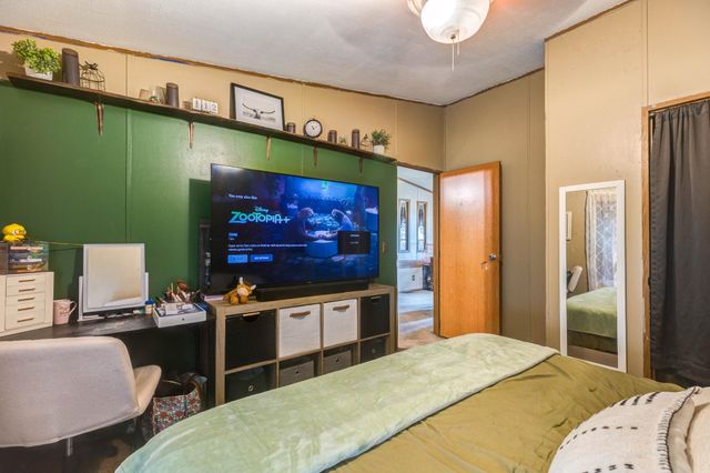 438 Saturn Ave, Salina, KS 67401