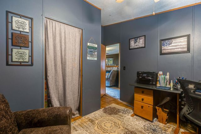 438 Saturn Ave, Salina, KS 67401