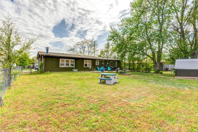 438 Saturn Ave, Salina, KS 67401