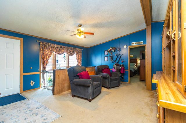 438 Saturn Ave, Salina, KS 67401