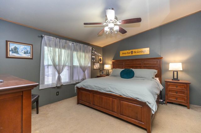438 Saturn Ave, Salina, KS 67401