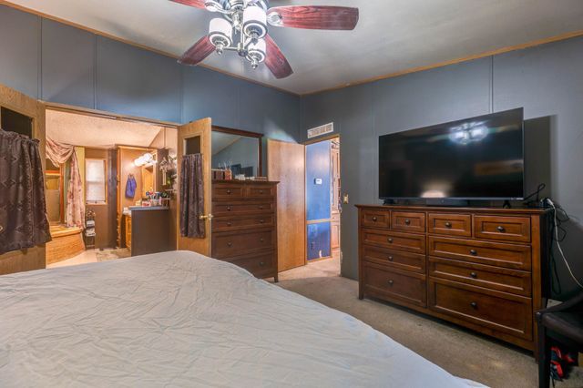 438 Saturn Ave, Salina, KS 67401
