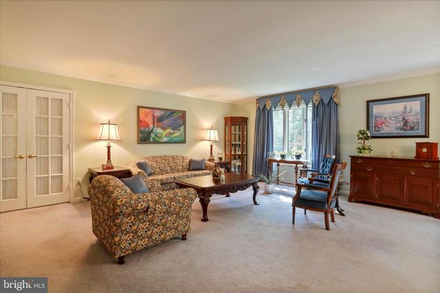 9387 COVENANT HILL LN, Marshall, VA 20115
