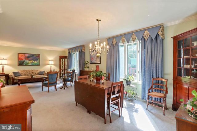 9387 COVENANT HILL LN, Marshall, VA 20115