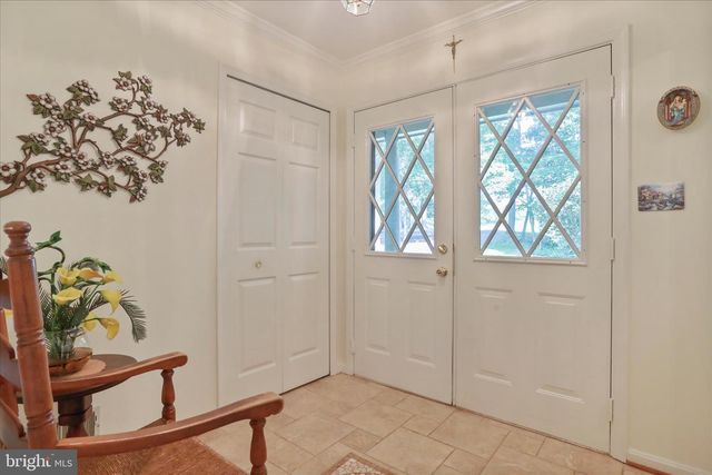 9387 COVENANT HILL LN, Marshall, VA 20115