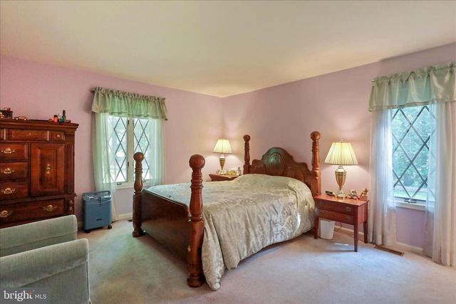 9387 COVENANT HILL LN, Marshall, VA 20115