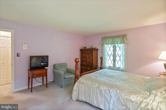 9387 COVENANT HILL LN, Marshall, VA 20115