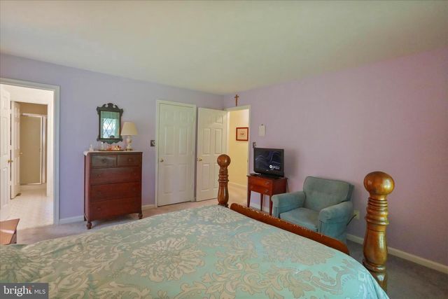 9387 COVENANT HILL LN, Marshall, VA 20115