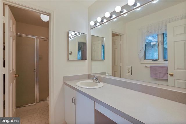 9387 COVENANT HILL LN, Marshall, VA 20115