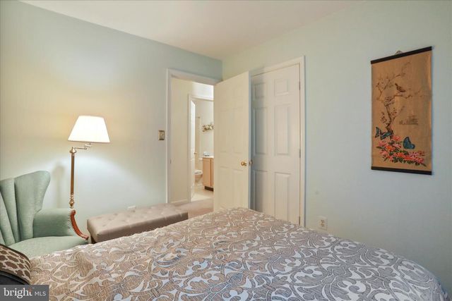 9387 COVENANT HILL LN, Marshall, VA 20115
