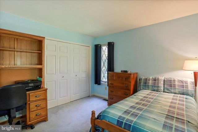 9387 COVENANT HILL LN, Marshall, VA 20115