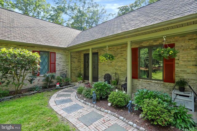 9387 COVENANT HILL LN, Marshall, VA 20115
