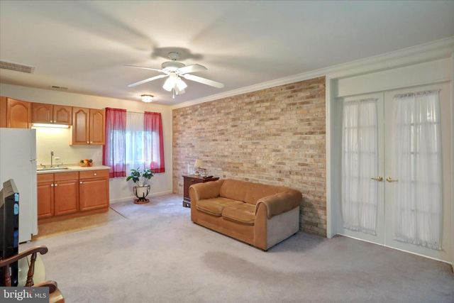 9387 COVENANT HILL LN, Marshall, VA 20115