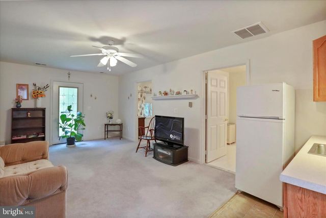 9387 COVENANT HILL LN, Marshall, VA 20115