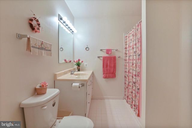 9387 COVENANT HILL LN, Marshall, VA 20115