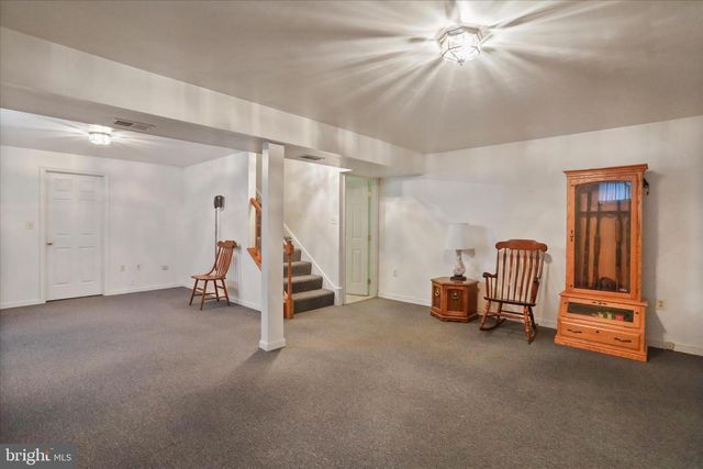 9387 COVENANT HILL LN, Marshall, VA 20115