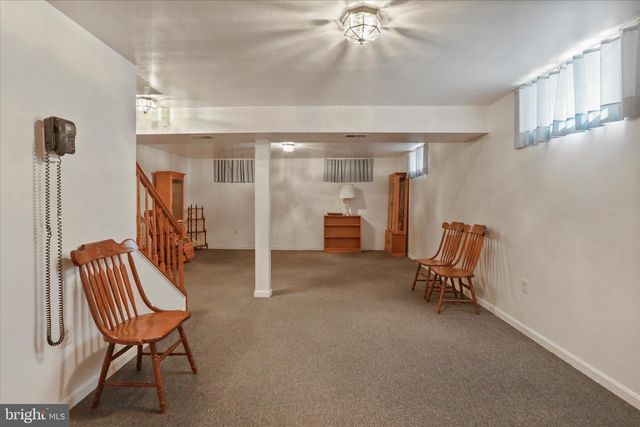 9387 COVENANT HILL LN, Marshall, VA 20115
