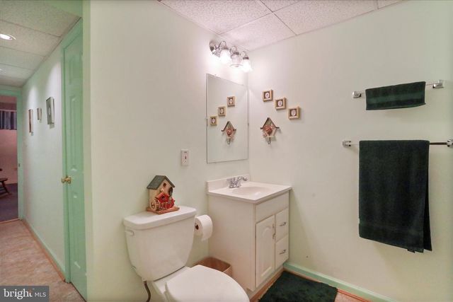 9387 COVENANT HILL LN, Marshall, VA 20115