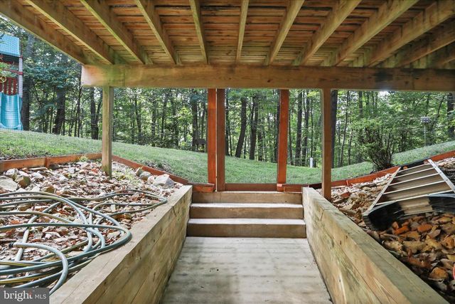 9387 COVENANT HILL LN, Marshall, VA 20115