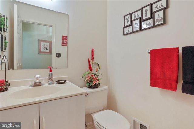 9387 COVENANT HILL LN, Marshall, VA 20115