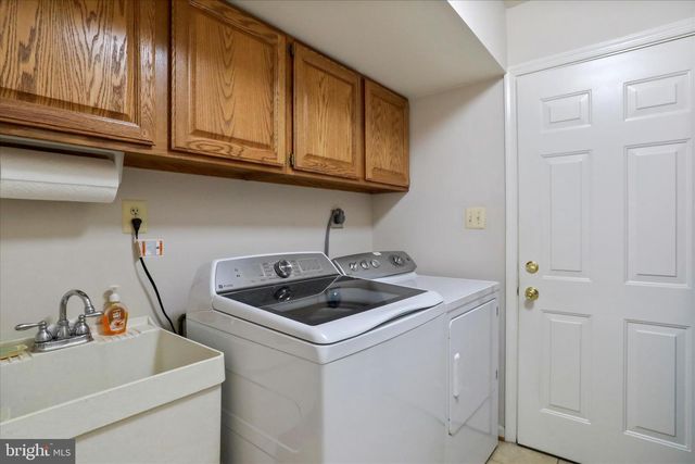 9387 COVENANT HILL LN, Marshall, VA 20115
