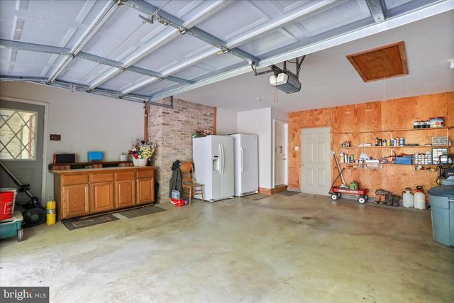 9387 COVENANT HILL LN, Marshall, VA 20115