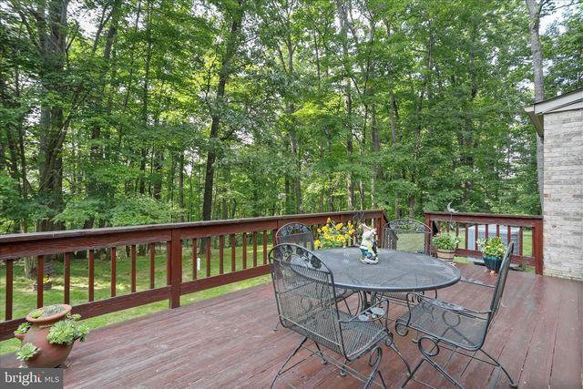 9387 COVENANT HILL LN, Marshall, VA 20115
