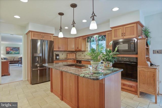 9387 COVENANT HILL LN, Marshall, VA 20115