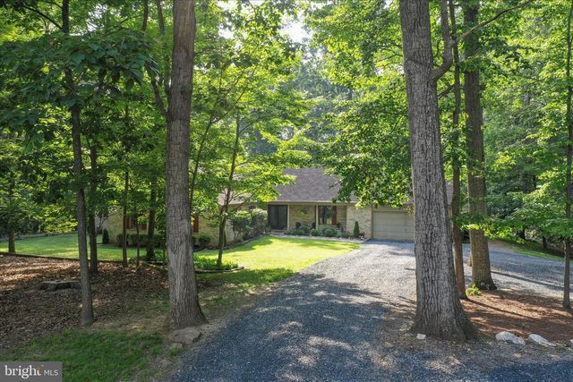 9387 COVENANT HILL LN, Marshall, VA 20115