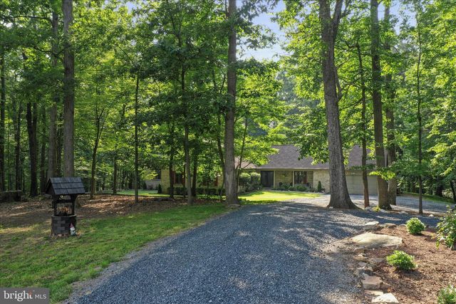 9387 COVENANT HILL LN, Marshall, VA 20115
