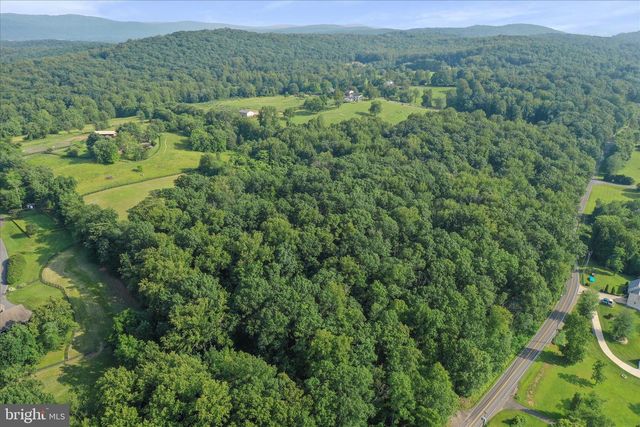 9387 COVENANT HILL LN, Marshall, VA 20115