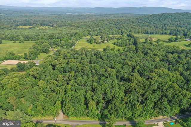 9387 COVENANT HILL LN, Marshall, VA 20115