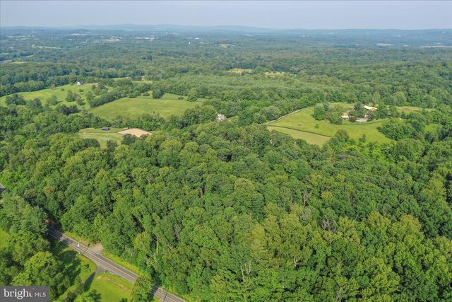 9387 COVENANT HILL LN, Marshall, VA 20115