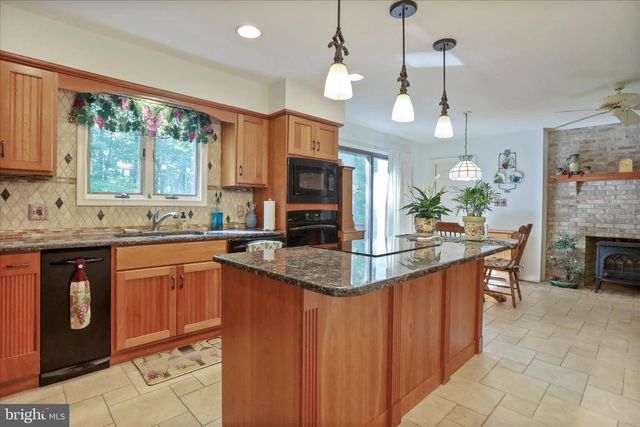 9387 COVENANT HILL LN, Marshall, VA 20115