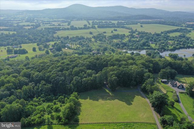 9387 COVENANT HILL LN, Marshall, VA 20115