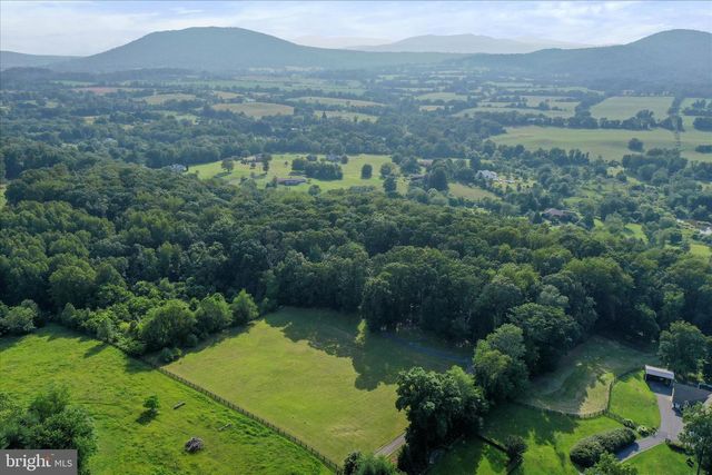 9387 COVENANT HILL LN, Marshall, VA 20115