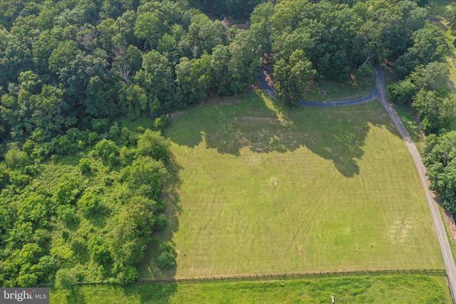 9387 COVENANT HILL LN, Marshall, VA 20115