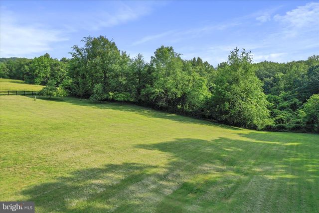 9387 COVENANT HILL LN, Marshall, VA 20115