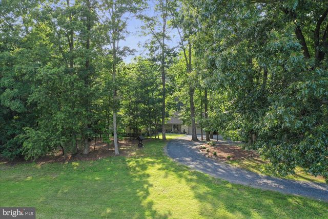 9387 COVENANT HILL LN, Marshall, VA 20115