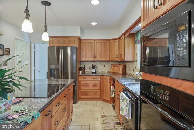 9387 COVENANT HILL LN, Marshall, VA 20115