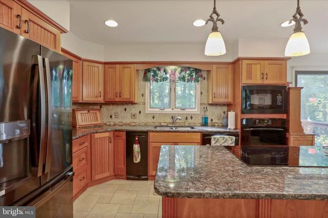 9387 COVENANT HILL LN, Marshall, VA 20115