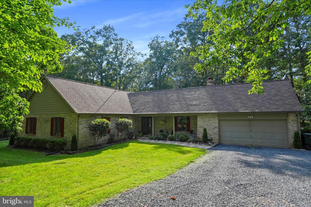 9387 COVENANT HILL LN, Marshall, VA 20115